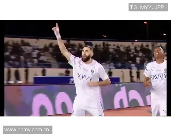 本泽马重返赛场展现传奇风采球迷期待他再次引领球队辉煌 本泽马重返赛场展现传奇风采球迷期待他再次引领球队辉煌