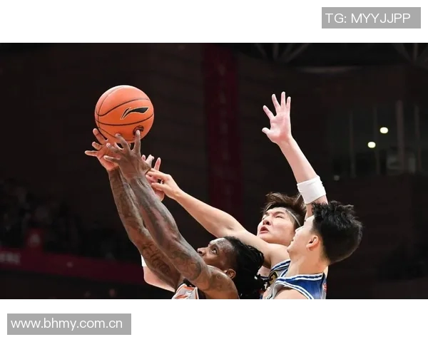 广州篮球队状态揭秘:从训练到比赛的全景观察与分析 广州篮球队状态揭秘:从训练到比赛的全景观察与分析